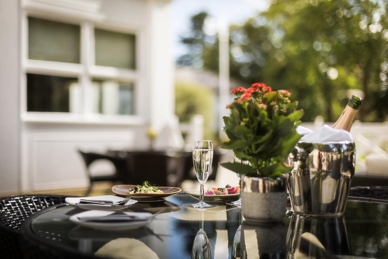 Worldhotels Distinctive Woughton House Hotel Милтон-Кейнс Экстерьер фото