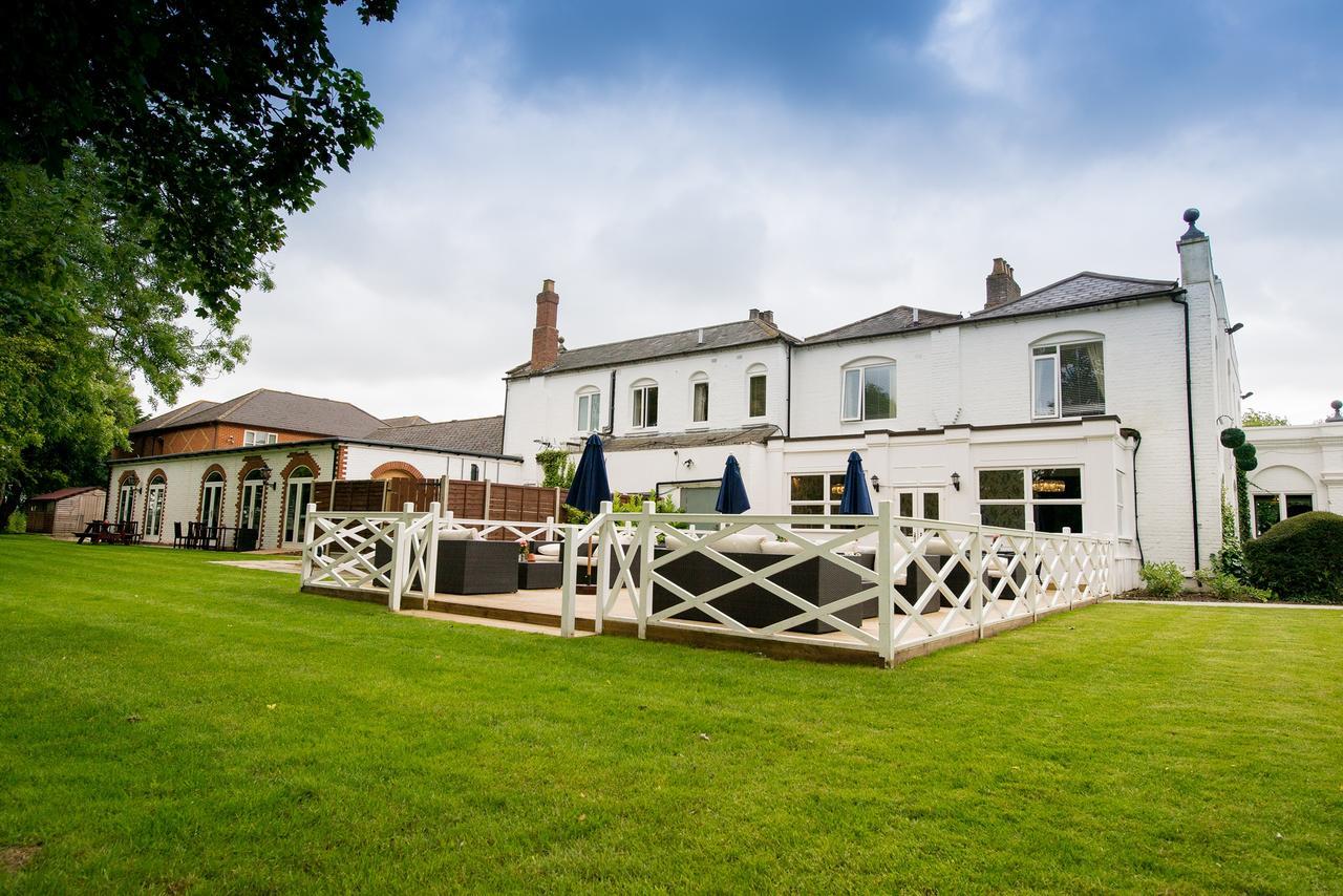 Worldhotels Distinctive Woughton House Hotel Милтон-Кейнс Экстерьер фото