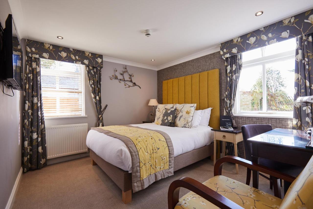 Worldhotels Distinctive Woughton House Hotel Милтон-Кейнс Экстерьер фото