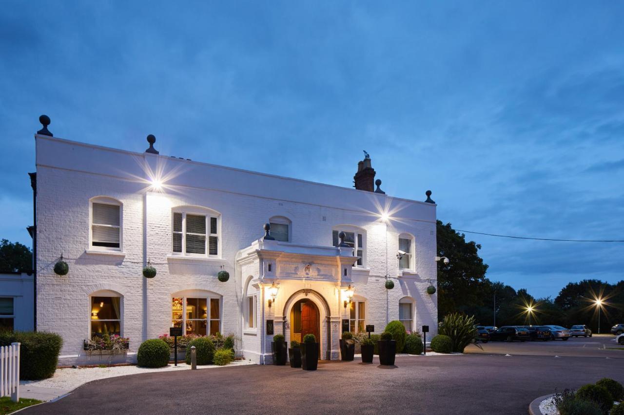 Worldhotels Distinctive Woughton House Hotel Милтон-Кейнс Экстерьер фото