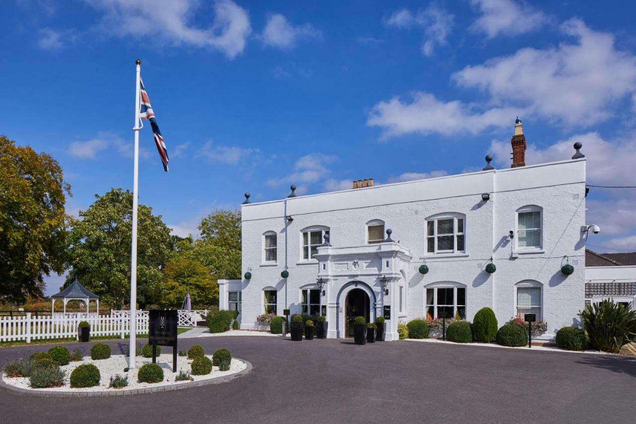 Worldhotels Distinctive Woughton House Hotel Милтон-Кейнс Экстерьер фото